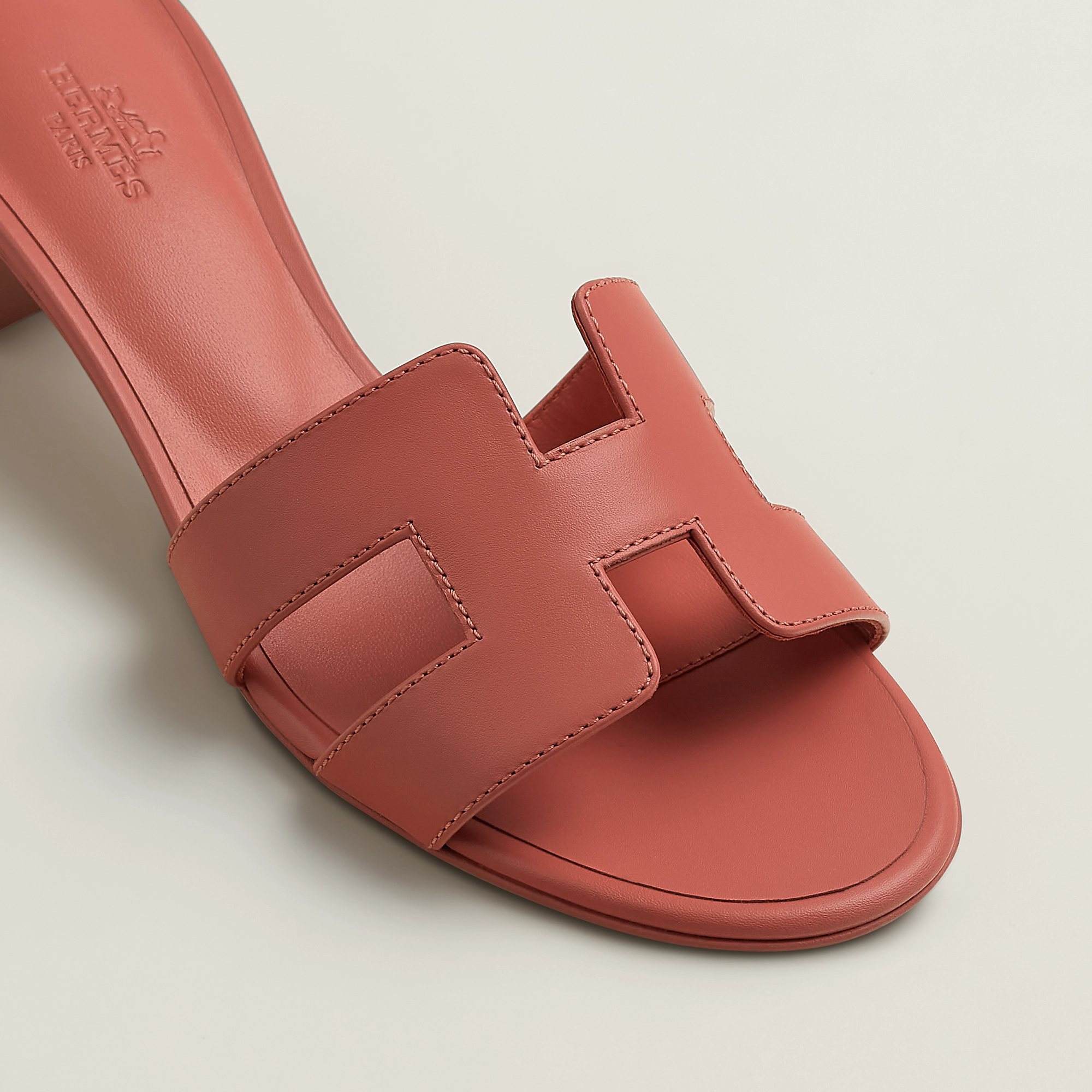 oasis-sandal–141146Z D6-above-wm-6-0-0-2000-2000-q99_g